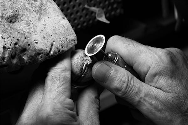 白工廠珠寶首飾高級定制 定金支付流程與開發銷售服務